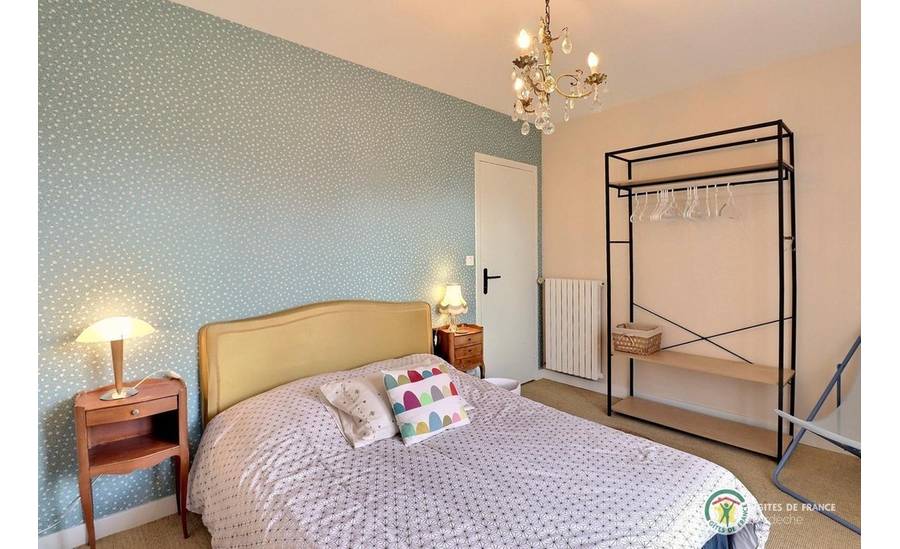 Chambre climatisée avec lit en 140
