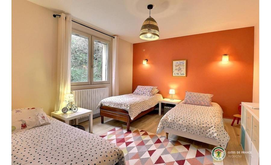 Chambre avec 3 lits 90