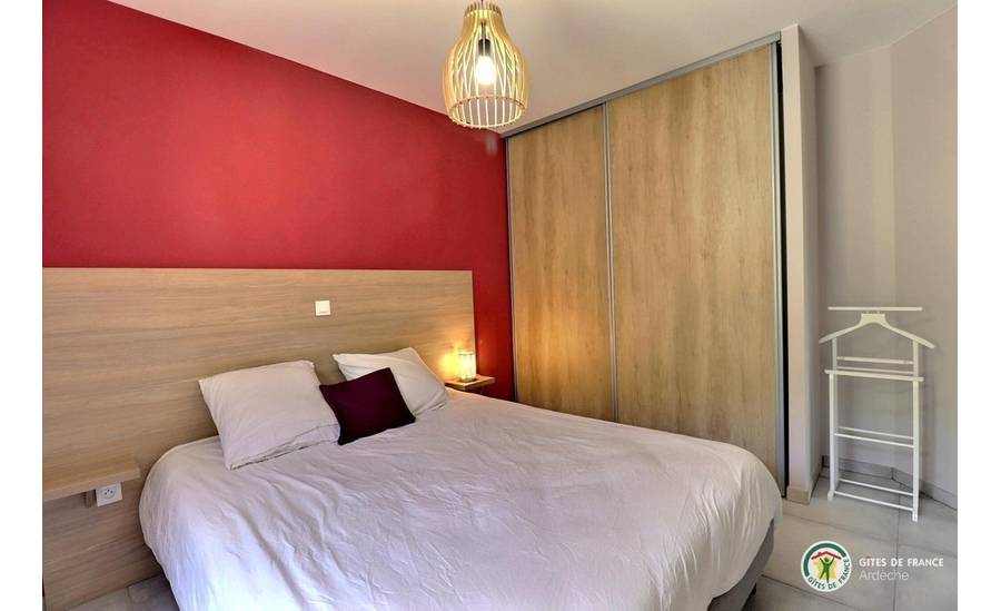 Chambre avec lit en 160cm