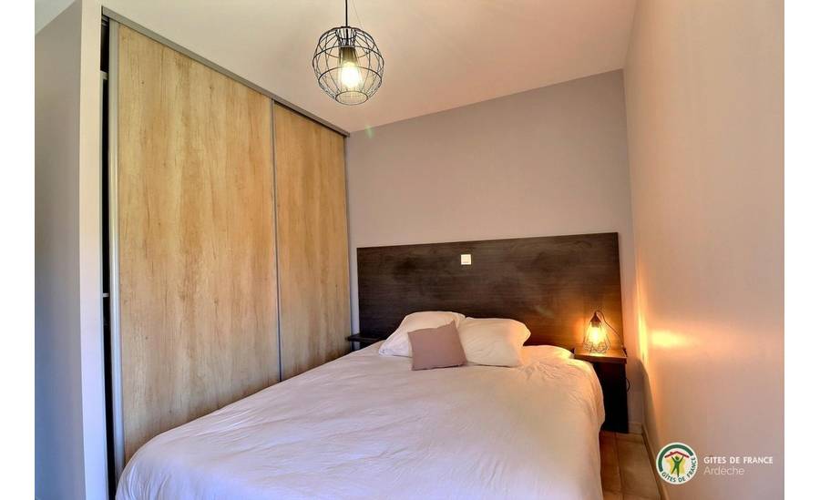 Chambre avec lit en 160cm