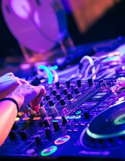 Concert à l'Auberge de Boffres : DJ NERF et 12V5