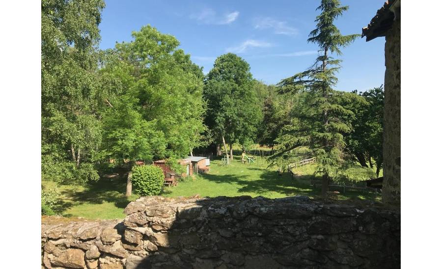 Jardin commun en contrebas du gîte