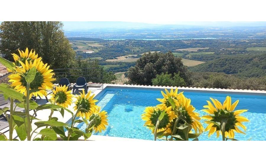 Soleil et piscine 