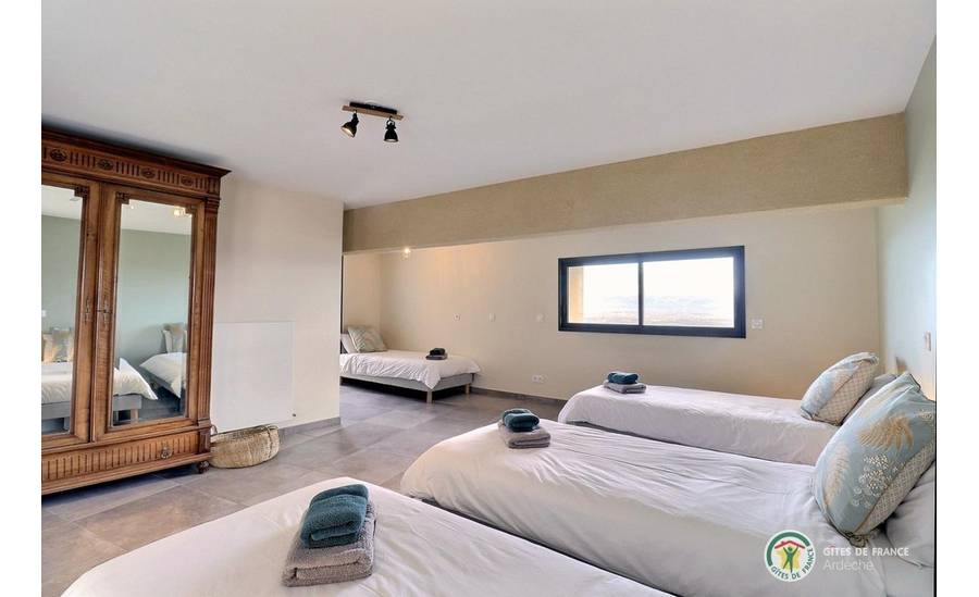 Chambre avec 4 lits 90 (modulable en lit 180)