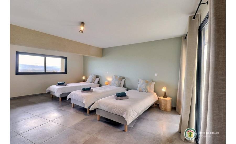 Chambre avec 4 lits 90 (modulable en lit 180)