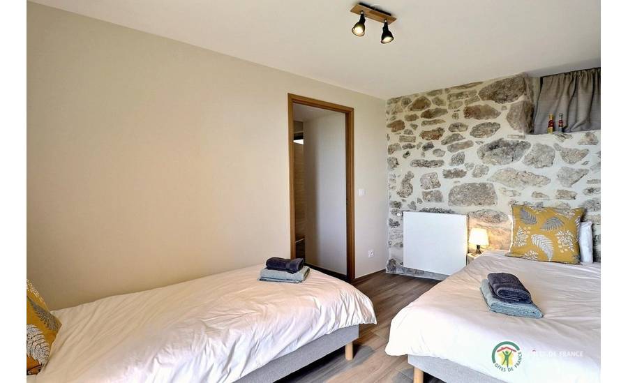 Chambre avec deux lits 90